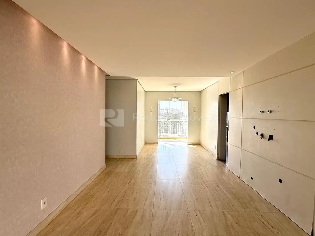 Excelente cobertura na QNC 01- Cobertura com 3 quartos com armários, sendo 1 suí...