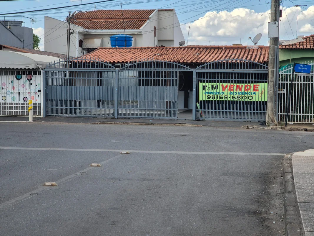 F&M IMOBILIÁRIA VENDE – Grande Oportunidade no Guará II QE 17, Conjunto H – Lote...