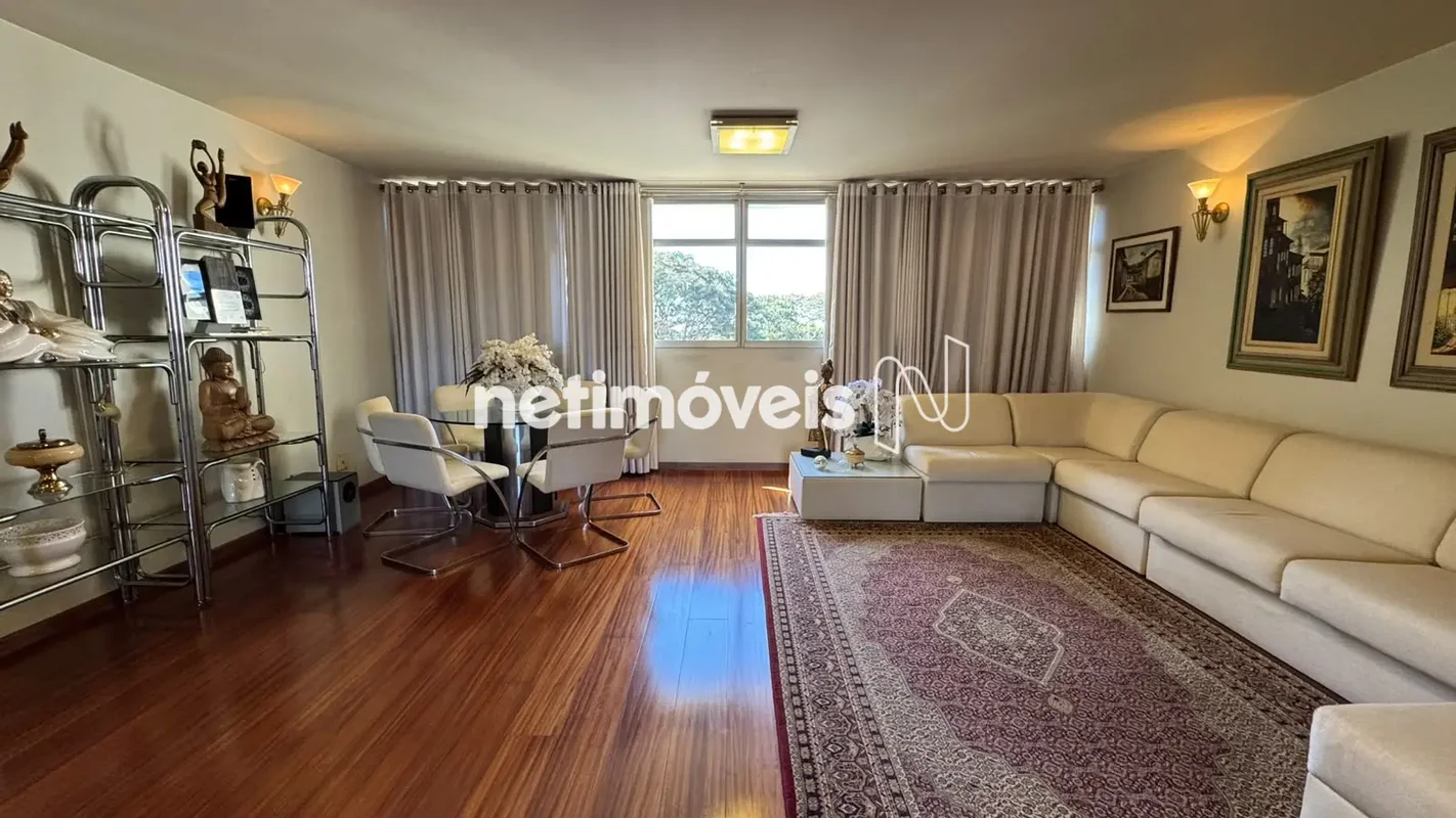 Descubra um apartamento de alto padrão na localização privilegiada da Asa Sul, e...