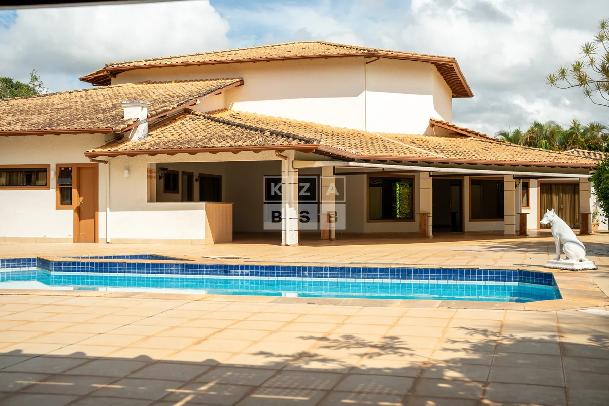 Casa 4 Suítes - SMDB 19, Lago Sul - Brasília.Casa térrea com 4 suítes, piso em p...