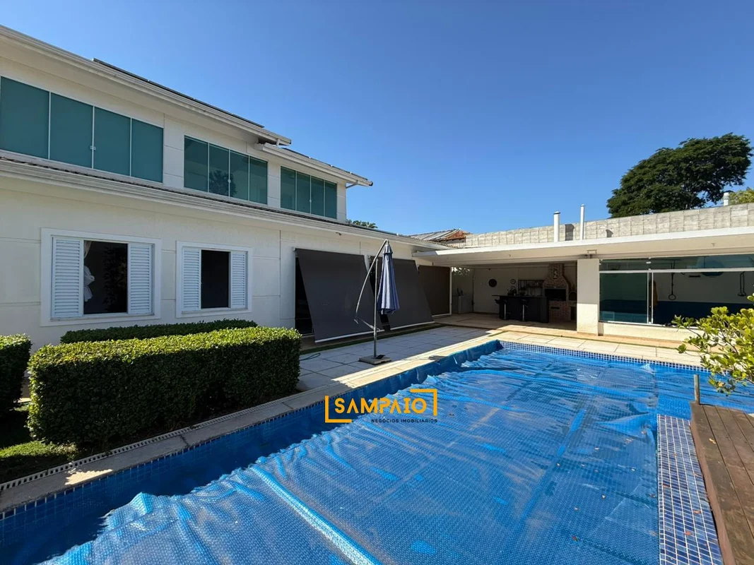 Casa de alto padrão no coração do Lago Sul, em Brasília. Localizada na SHIS QI 2...