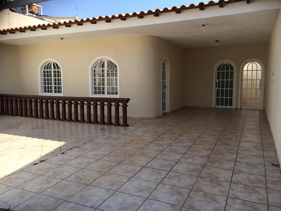 Casa para vender em Taguatinga 3 quartos sendo 2 suítes Composto por:Três quarto...