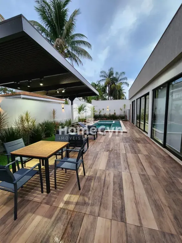  Casa Térrea de Alto Padrão à Venda Alphaville Goiás Terreno: 620 m² Área constr...