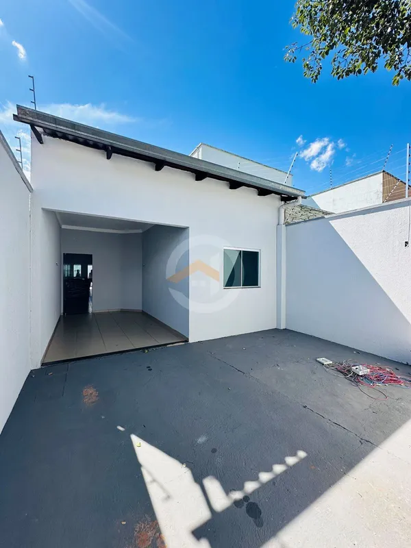 CASA NO SETOR FAIÇALVILLE - 2 Vagas de Garagem - 3 Quartos sendo 1 suite - Sala ...