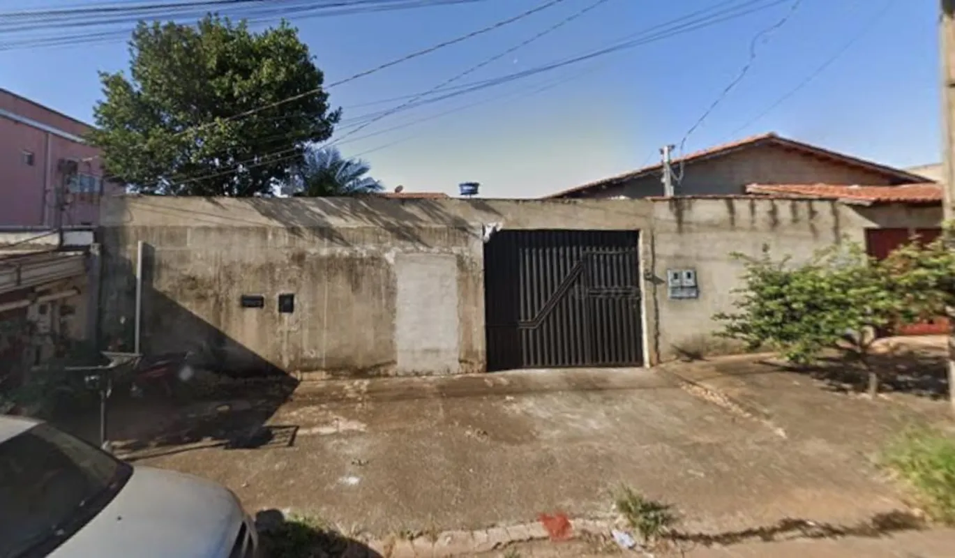 Casa localizada em excelente região, ao lado da Rodovia dos Romeiros, com fácil ...