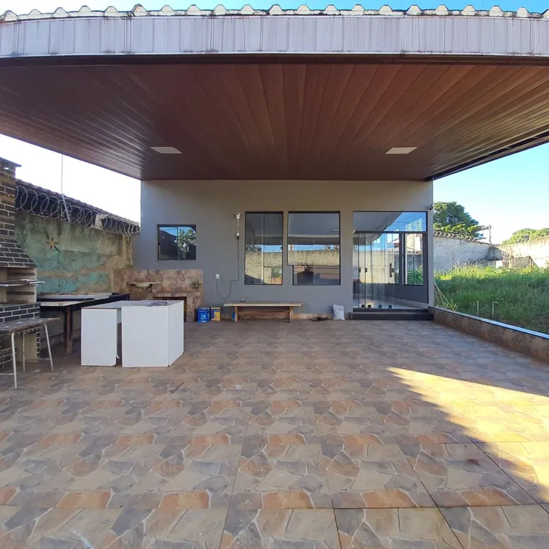 Excelente casa com 260 m² de área construída em lote de cerca de 480 m², oferece...