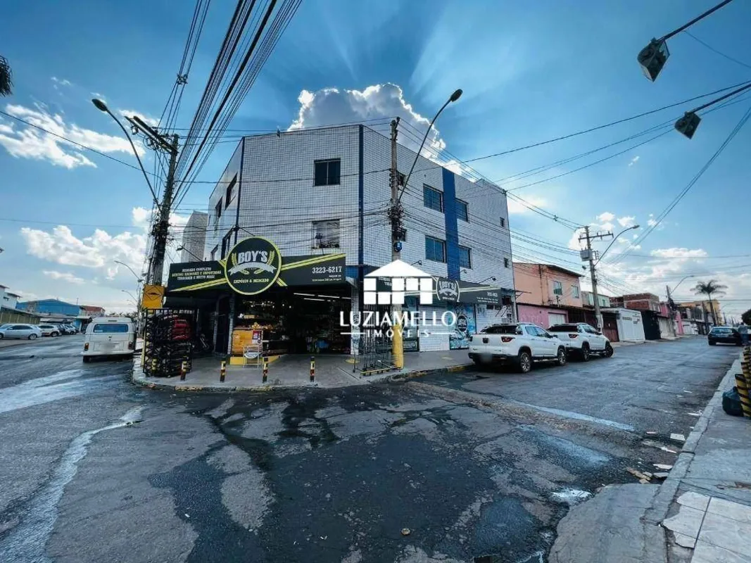 Prédio Comercial com Lojas e Apartamentos Excelente Oportunidade de Investimento...