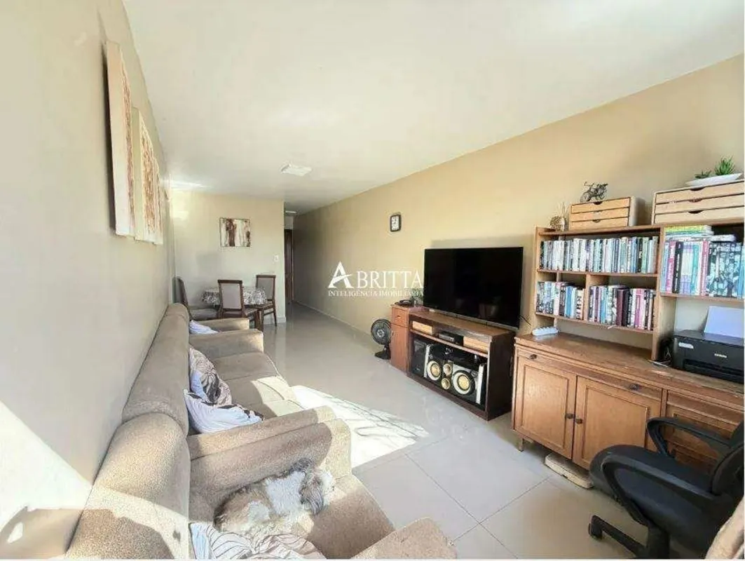 Apartamento na QNL 12 em frente a feira permanente da QNL/ QNJ no terceiro andar...