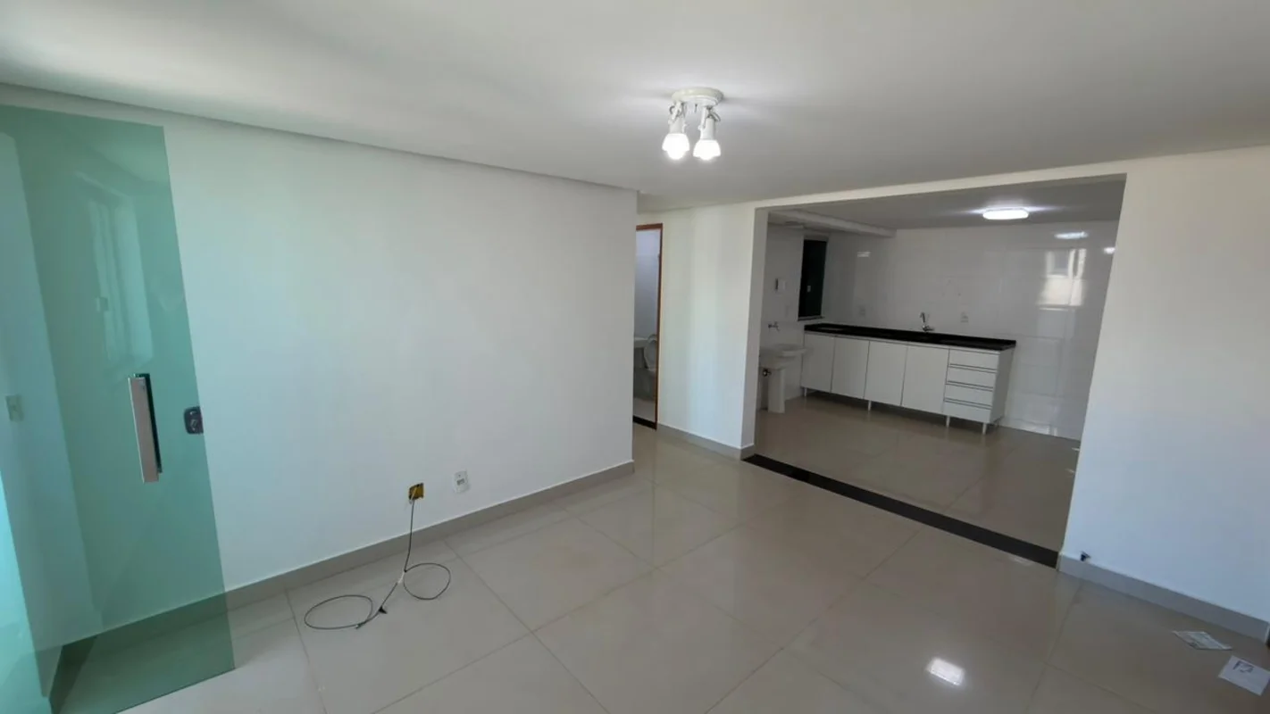 Vende-se excelente apartamento de 03 quartos, sendo 01 suíte, banheiro social, c...