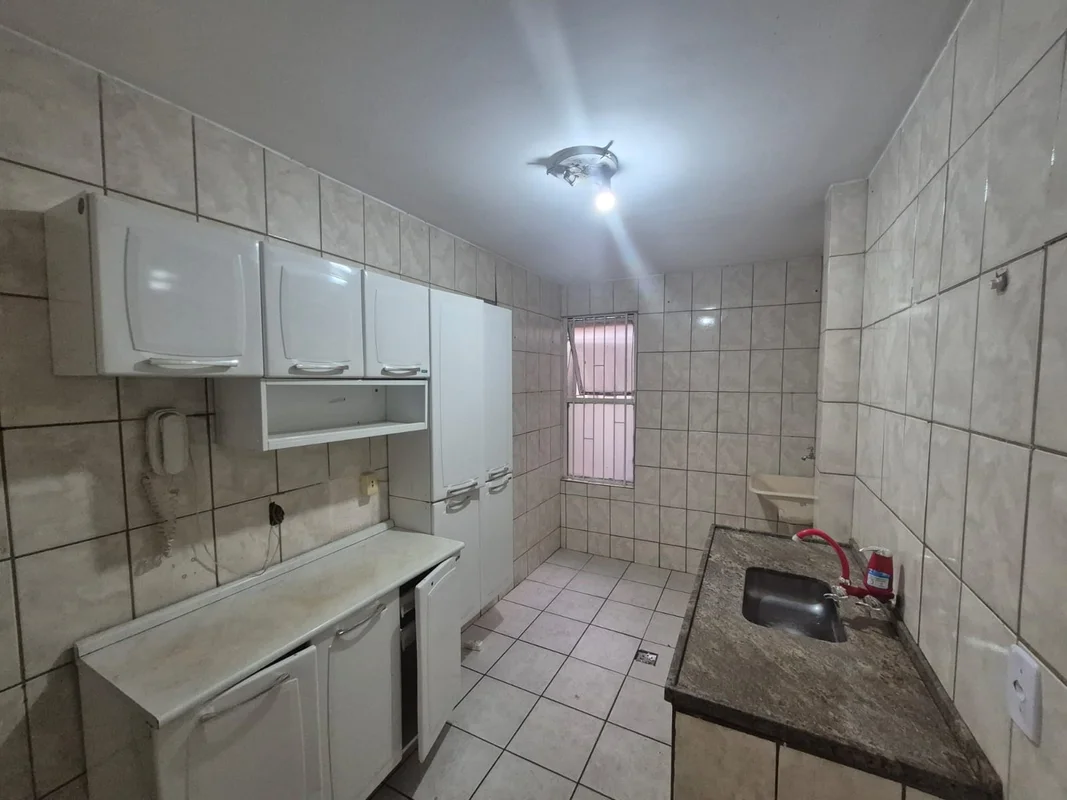 ** CURITIBA IMOBILIÁRIA ALUGA**ED. DIVA MARIA - C 02 LOTE 12 APARTAMENTO 406 - T...