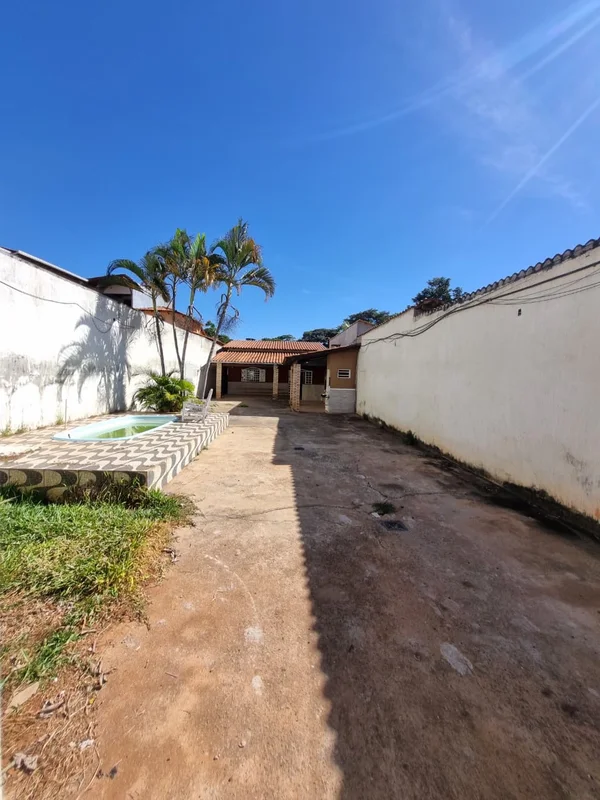 Casa Escriturada de 02 Quartos suíte , e um quarto externo de apoio. Casa na Laj...