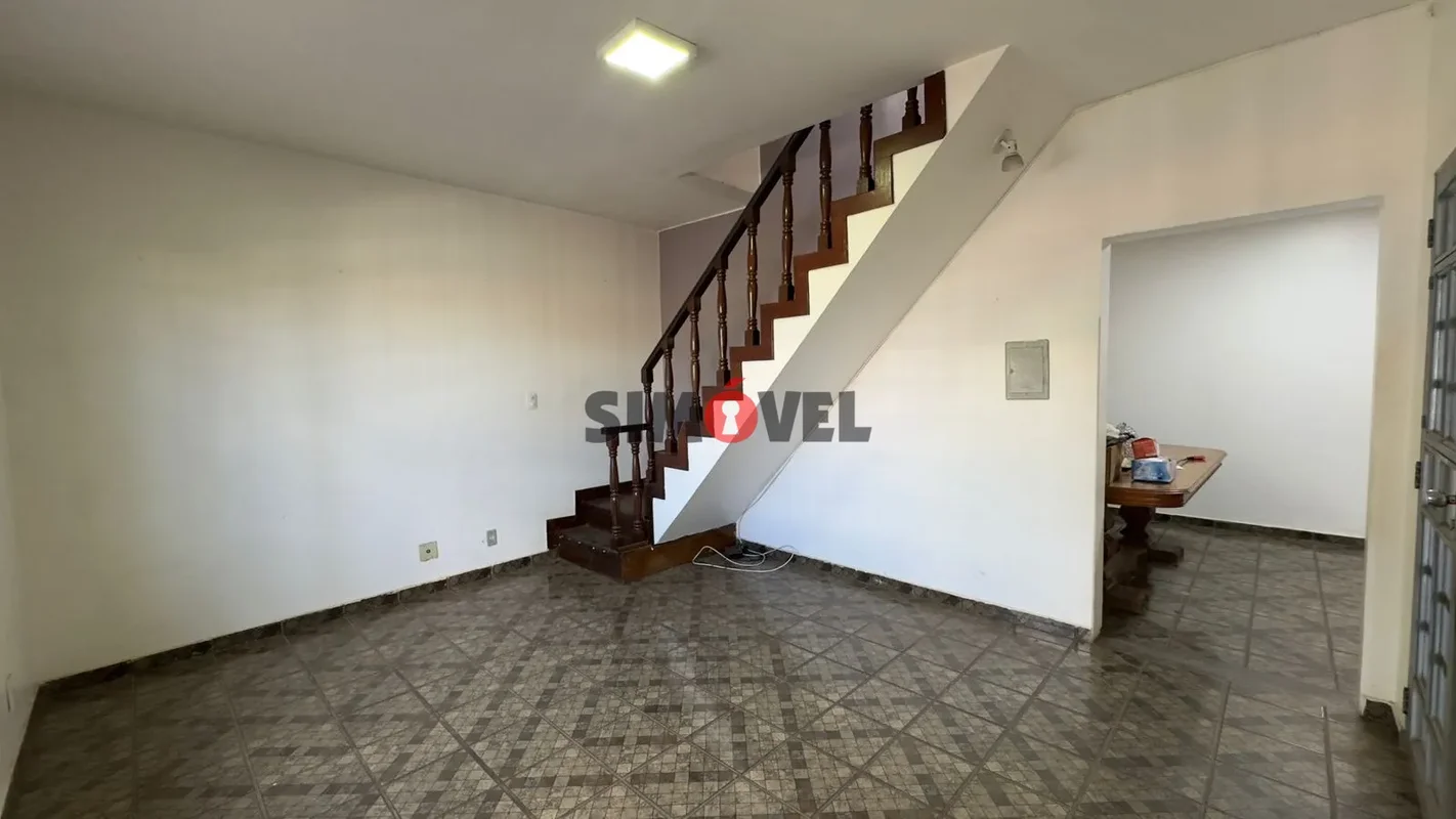 278m², 3 pavimentos, 4 quartos, suíte, churrasqueira - R$: 750.000 - Aceita Fina...