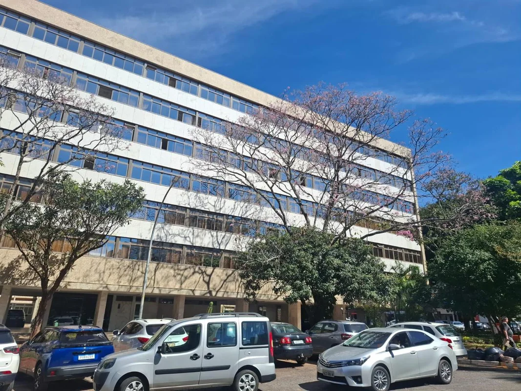 Descubra um apartamento mobiliado na SQS 302 Bloco G, ASA SUL, Brasília, DF, que...