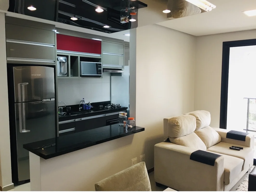 Apartamento 100% mobiliado, andar alto, vista livre, varanda, super bem localiza...
