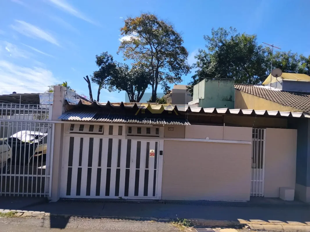 Descubra uma charmosa casa de esquina na SHCGN 710, ASA NORTE, Brasília, DF, ofe...