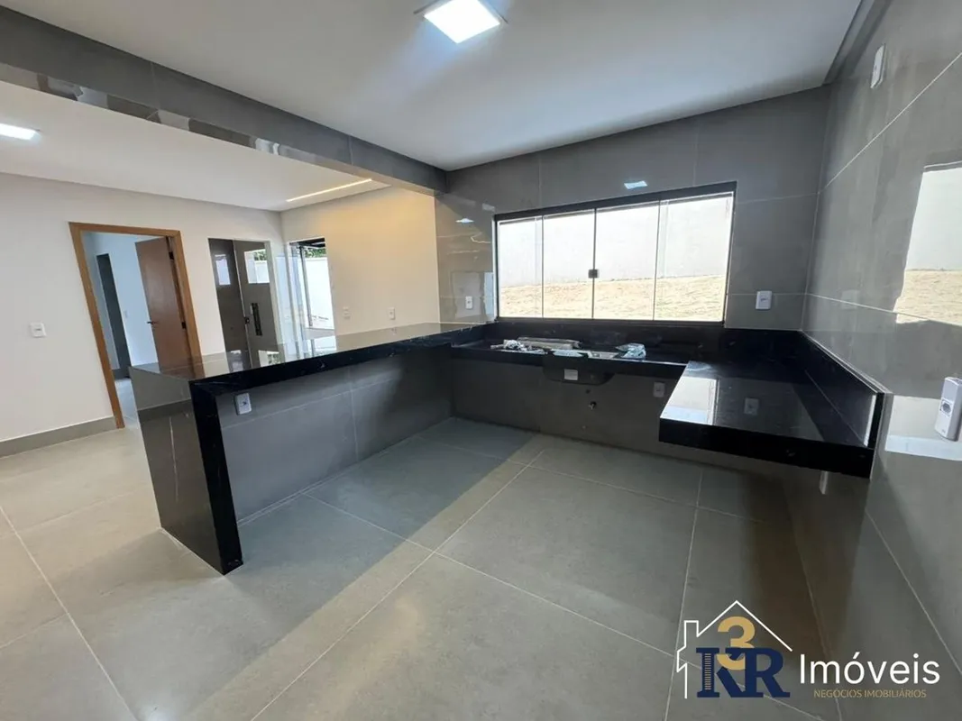 Casa à venda de 4 quartos com 2 suítes no setor Água BrancaImóvel com excelente ...