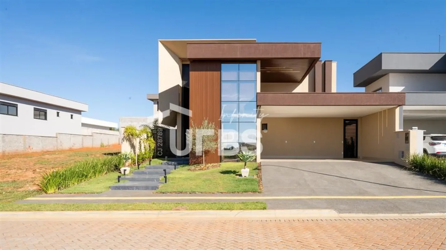 COD U-0033595 - JD ITÁLIAMaravilhosa casa térrea no Jardins Itália, com 525 m² d...