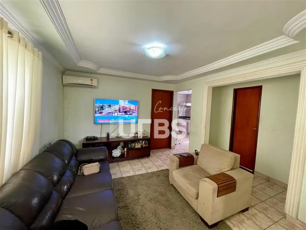 COD U-0033195 - Casa 2 quartos no setor Parque Atheneu.Área privativa 200m².2 sa...
