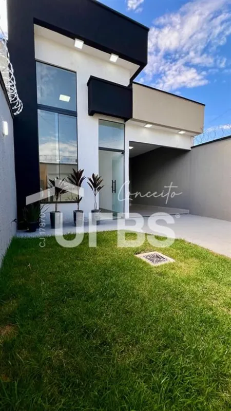 COD U-0033727 - Linda casa com área total de 150m², sendo 111m² de área construí...