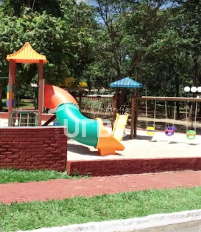 COD U-0030409 - Seu Paraíso Particular te Espera no Villa Verde! Amplo Terreno p...