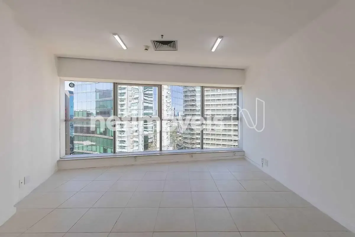 SALA EM ANDAR ALTO - SHN QUADRA 1 - ASA NORTE Este imóvel está em uma região pri...