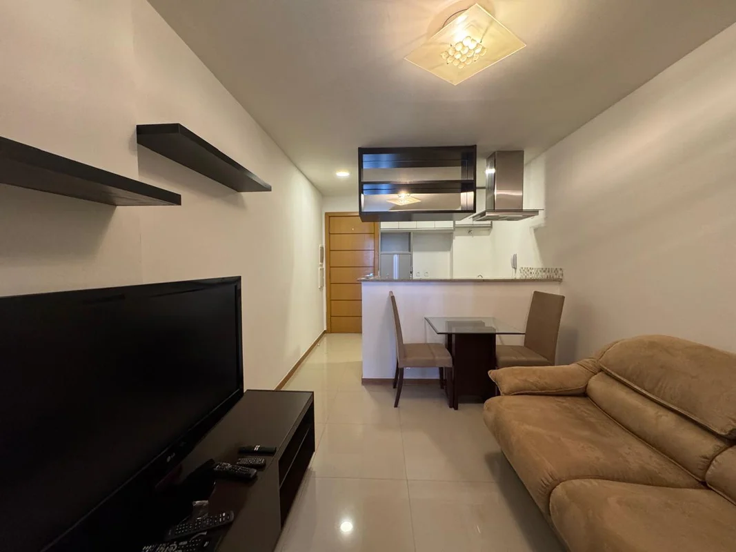 Alugo apartamento de 34m² divididos em cozinha americana, sala, banheiro, quarto...