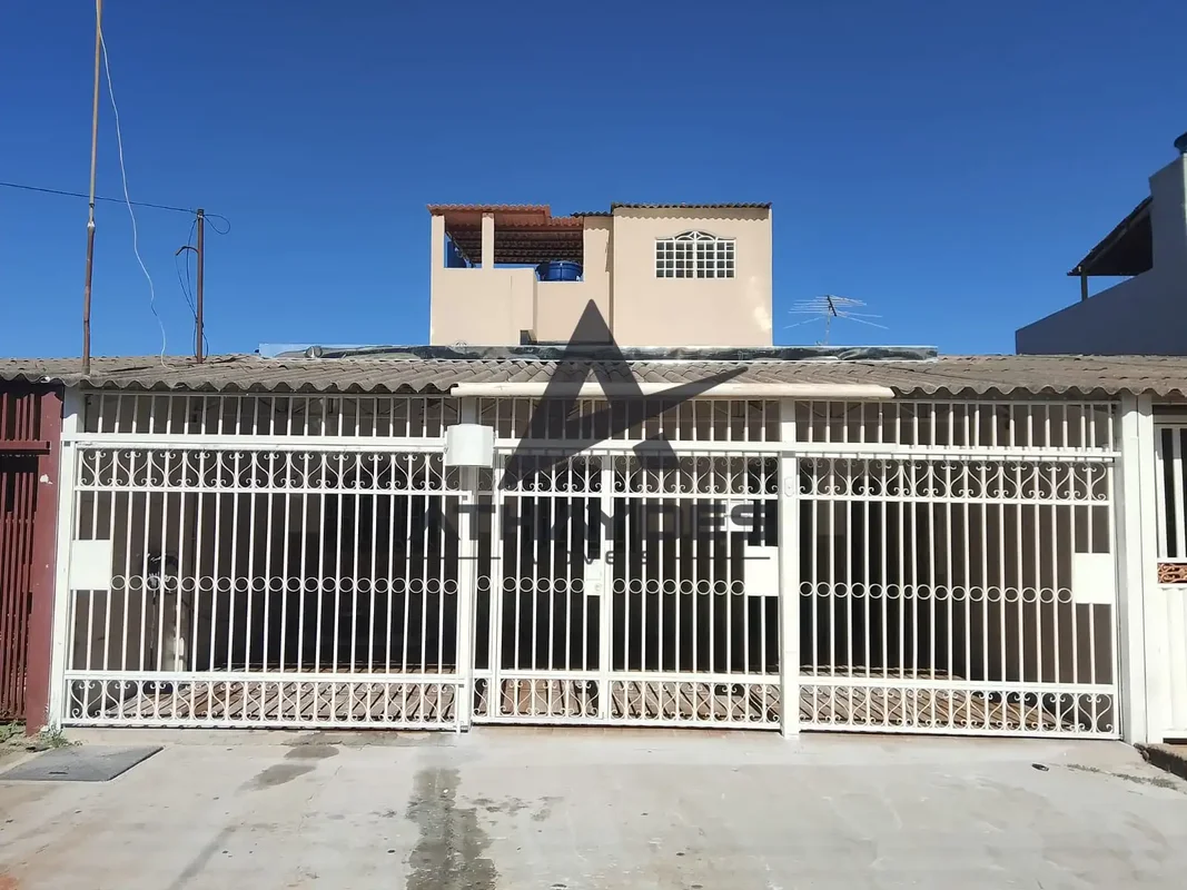 OPORTUNIDADE NA QNN 20 – CEILÂNDIA!Lote com 02 moradias, ideal para famílias gra...