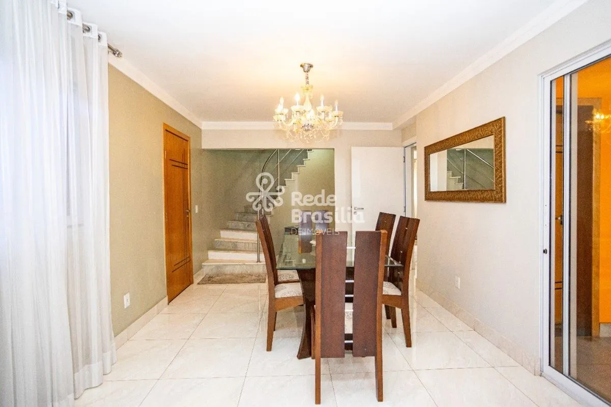 QE 26 | Casa - 3 Quartos - 3 Suítes - 4 Vagas de Garagem Cobertas - Varanda - Ac...