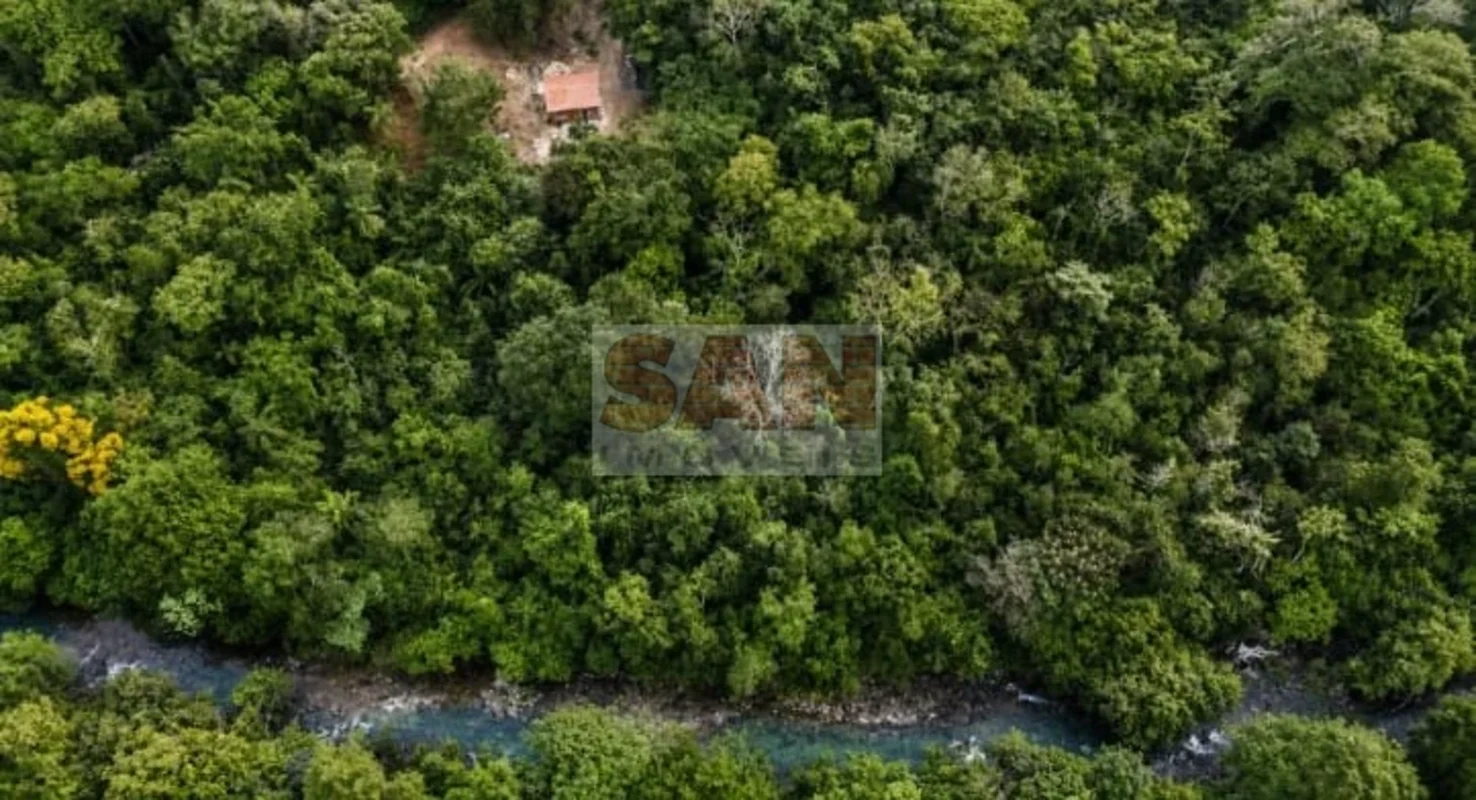 Aluga-se Casa na Beira do Rio Segredo – Natureza, Privacidade e TranquilidadeCas...