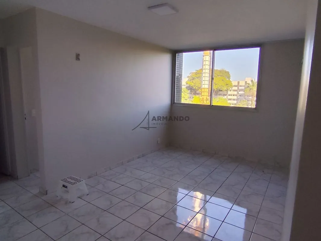 Apartamento composto de um quarto, sala, cozinha/área de serviço, banheiro e uma...