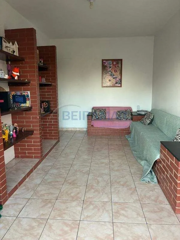 Conquiste o espaço que a sua família merece na CSA 02. Este apartamento de 4 qua...