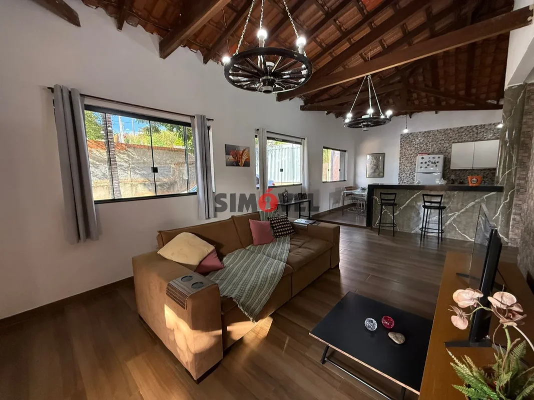 130m², casa reformada, 2 quartos, suíte, churrasqueira, fácil acesso à EPNB R$: ...