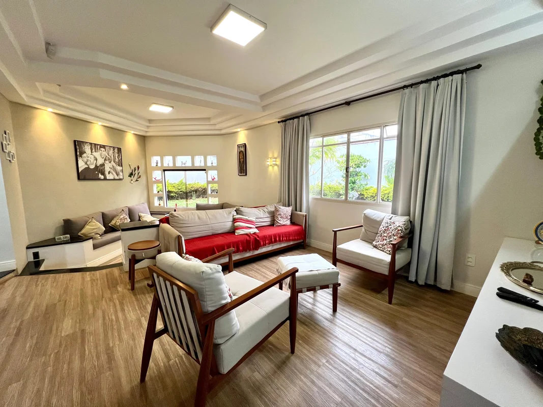 Linda Casa à Venda no Setor de Mansões Samambaia – Ampla, Elegante e Pronta para...