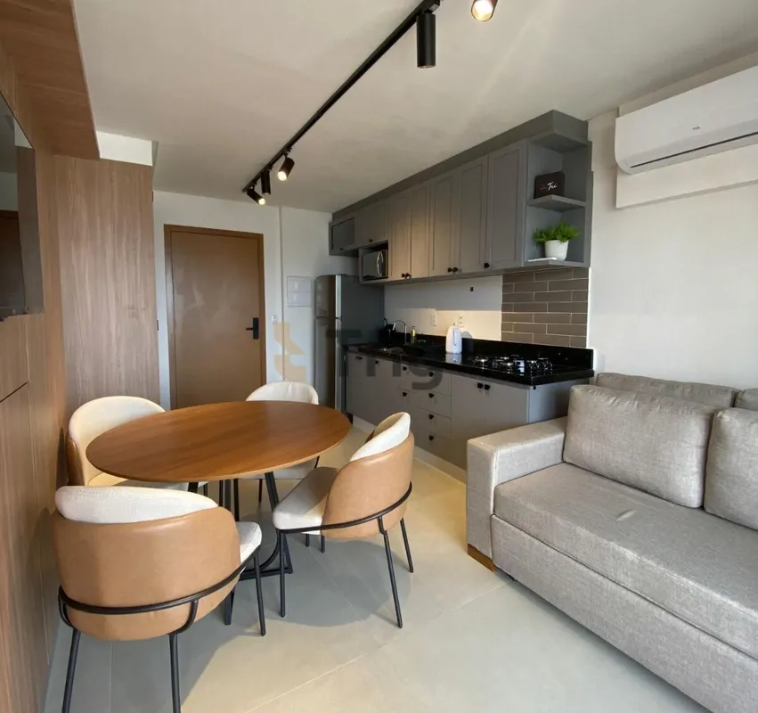 Flat mobiliado e decorado com 45 m², oferecendo ambientes bem distribuídos, conf...