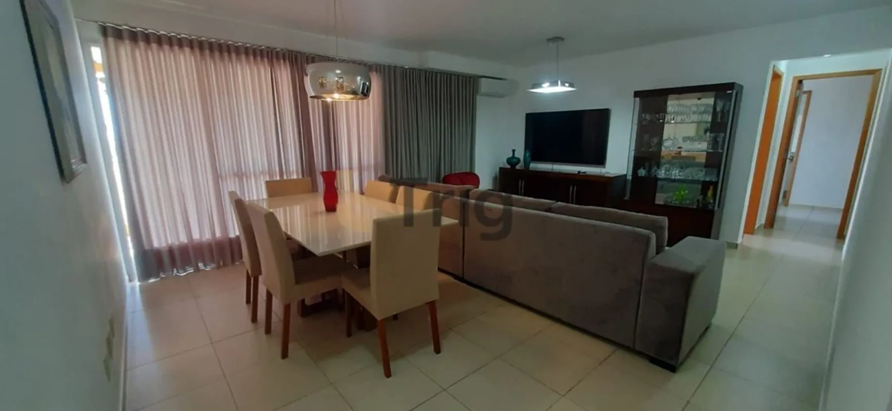 Apartamento mobiliado e completo em armários, localizado em andar alto, com exce...