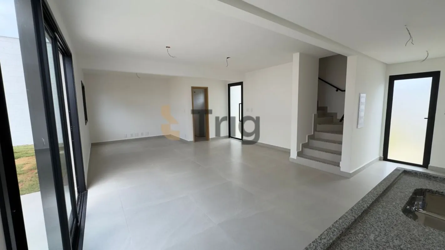 Conforto, praticidade e excelente localização em um só lugar! Esta casa no Condo...
