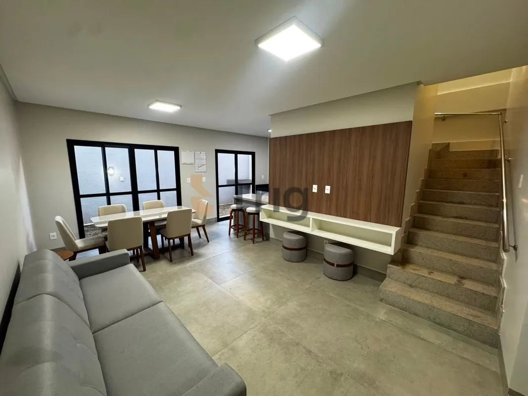Sobrado novo com excelente padrão de acabamento, ambientes bem distribuídos e pr...