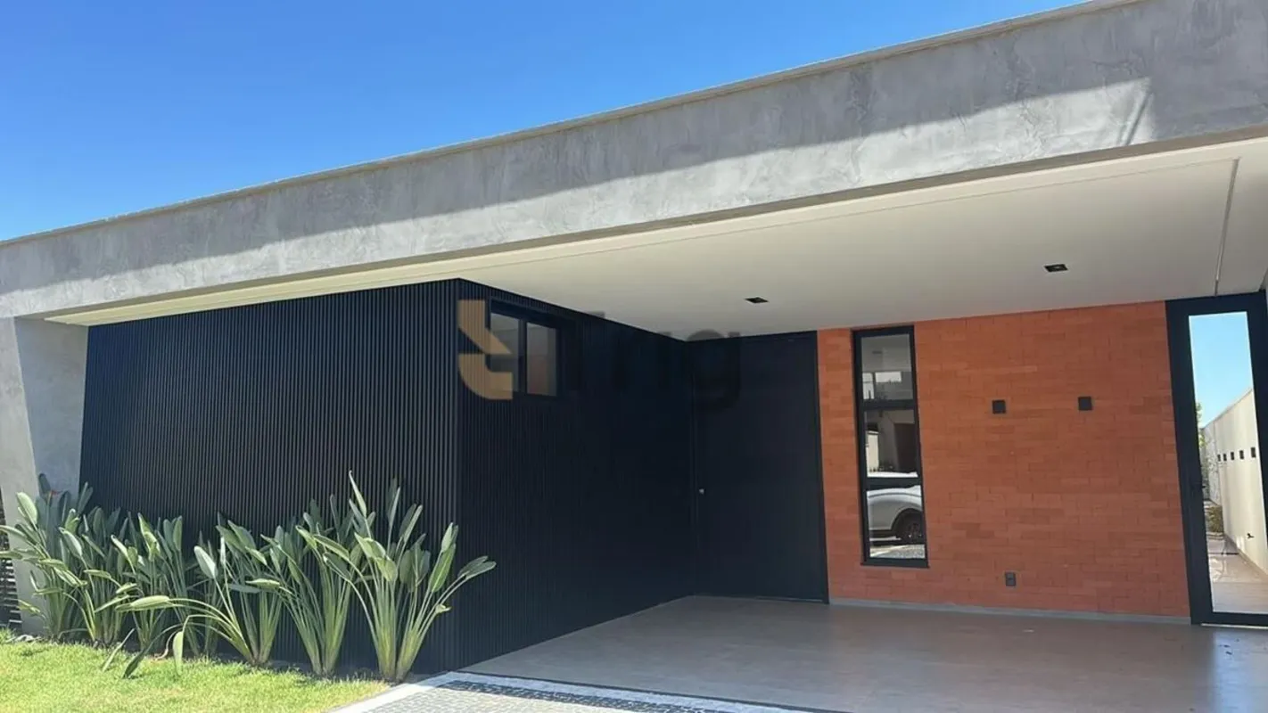 Casa no Condomínio Jardins Porto, em Senador Canedo, com 168,91 m² de área const...