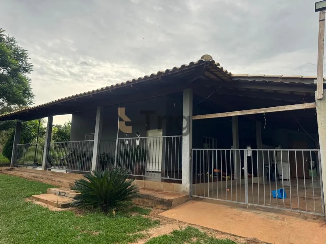 Chácara com 5.000 m², oferecendo ampla área verde, privacidade e contato com a n...