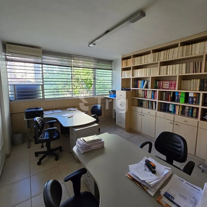 Sala comercial com 47 m² de área privativa e 64 m² de área total, localizada no ...