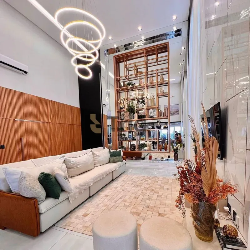 Casa térrea de alto padrão com 297 m² de área construída em um terreno de 558 m²...