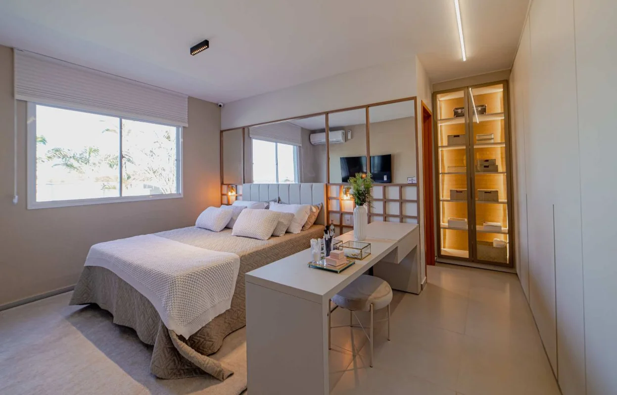 ? Casa com 3 quartos, sendo 1 suíte.Diferenciais:* Kit Fachada Aroeira I* Atuali...