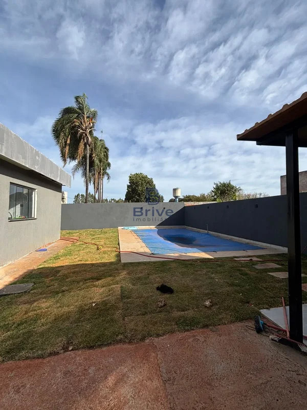 Casa em condomínio fechado na Ponte Alta Norte, na Rua das Hortênsias, com 2 qua...