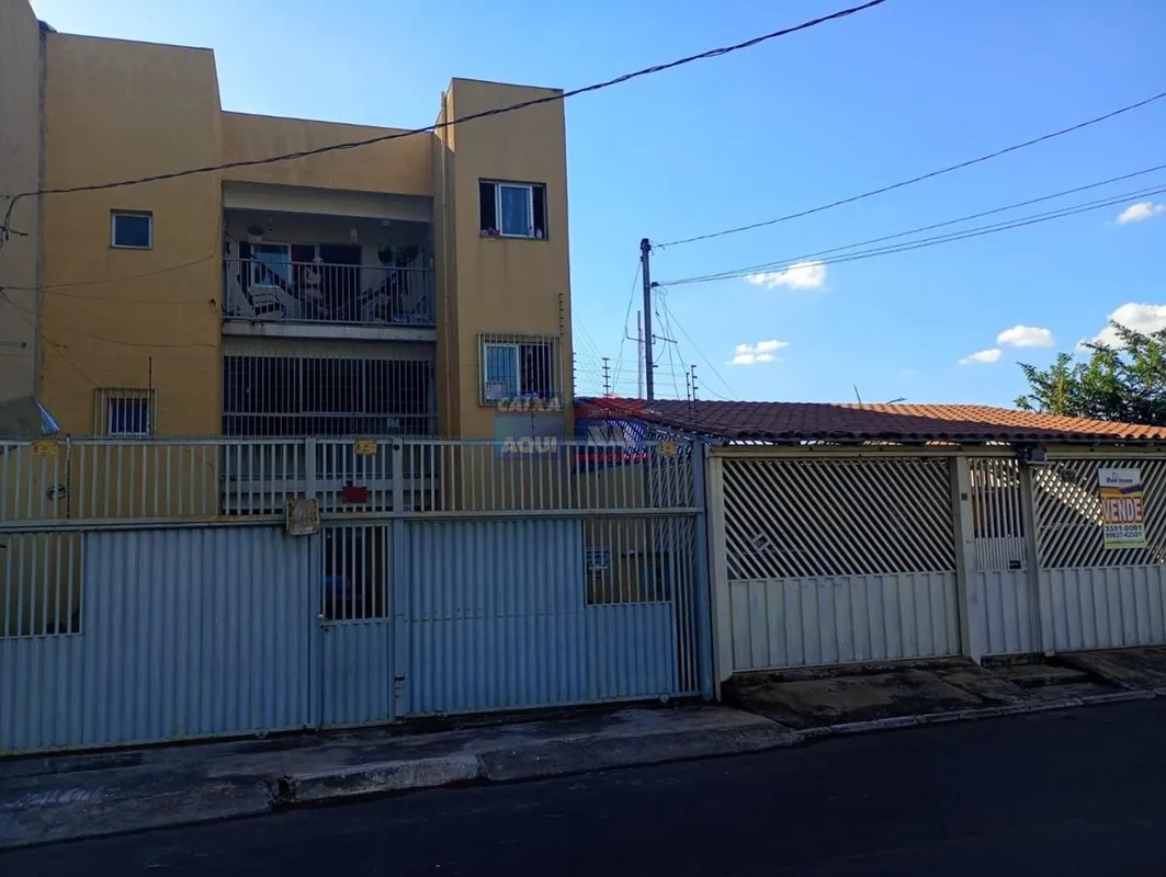 Prédio residencial à venda QR 209 Samambaia Norte 300m² 03 residências 06 quarto...