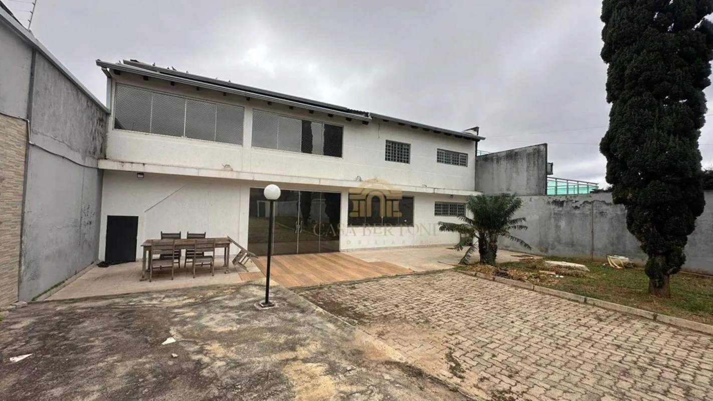 CASA ARNIQUEIRA LOTE 810M² 5 QUARTOS OPORTUNIDADE PARA CONSTRUTORESAmplo terreno...