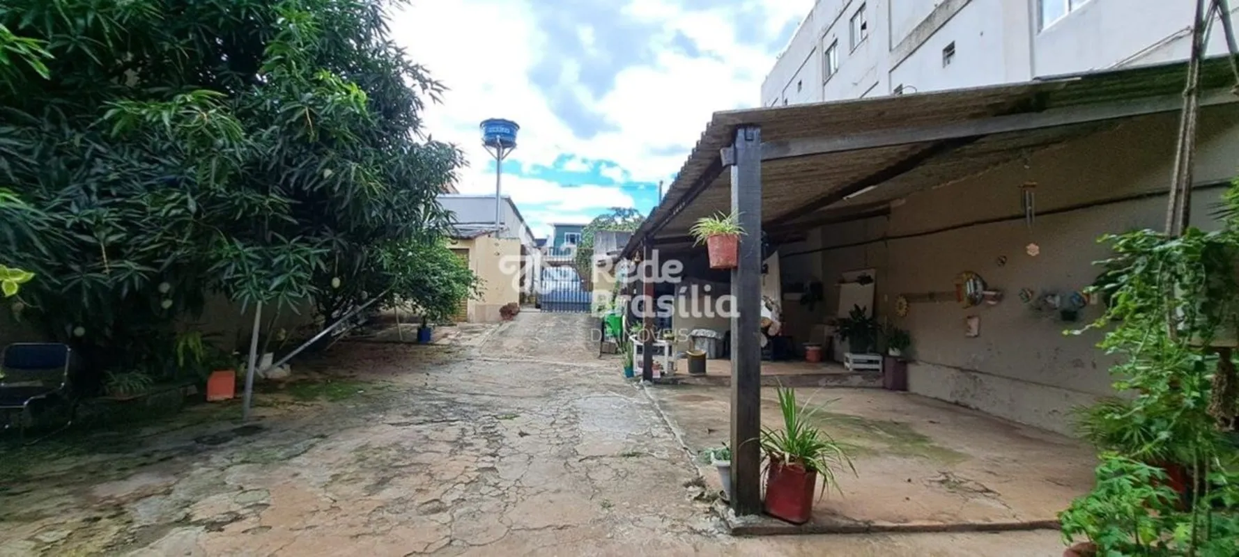 Oportunidade imperdível para adquirir um lote misto de 1000m², que já possui uma...