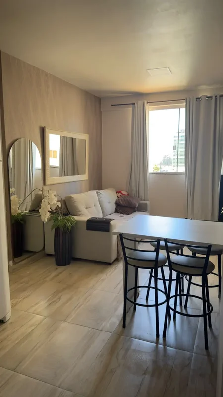 Alugo lindo apartamento de 2 quartos semi mobiliado, com armários planejados, 1 ...