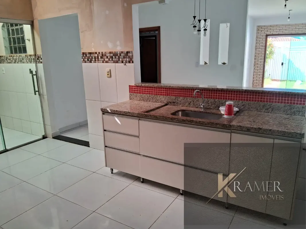 Casa na Laje com Estrutura para 2º Pavimento | 3 Quartos | Excelente Localização...