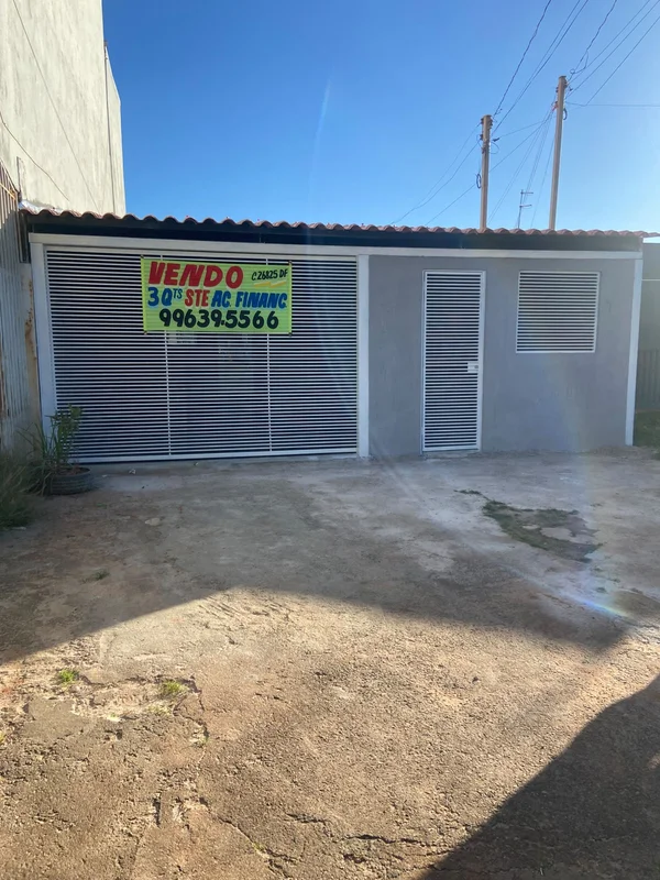 VENDE-SE UMA CASA NA QR 123 SAMAMBAIA SULCasa composta de 03 quartos, sendo um c...