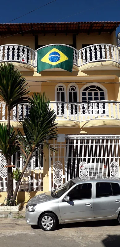 Descubra este incrível sobrado na QS 5, Rua 125, Casa 8, em Taguatinga Sul/DF!Lo...
